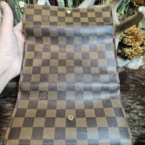 Authentic Louis Vuitton Damier Ebene wallet - Picture 4 of 12